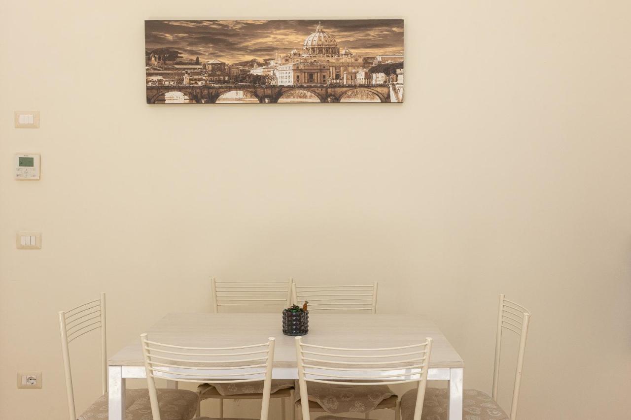 Vatican Museum By Rental In Roma Esterno foto