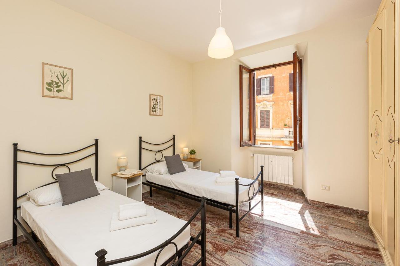 Vatican Museum By Rental In Roma Esterno foto